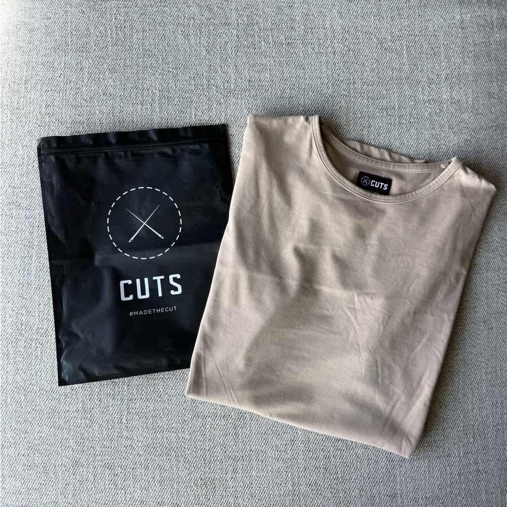 CUTS Curve Hem Tee